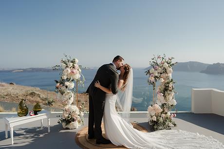 Dreamy elopement in Santorini with roses and peonies  | Angela & Thomas