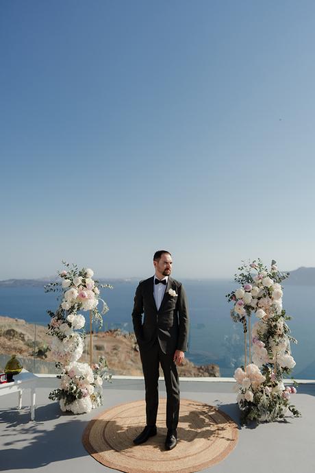 Dreamy elopement in Santorini with roses and peonies  | Angela & Thomas