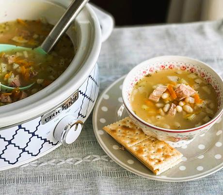 Easy Crockpot Ham & Bean Soup