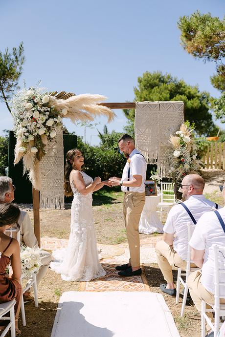 Boho seaside wedding with macrame and pampas grass | Charlotte & Conor