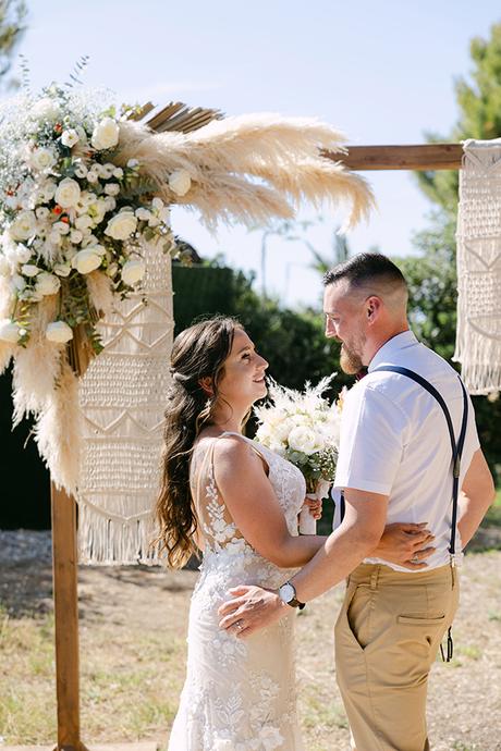 Boho seaside wedding with macrame and pampas grass | Charlotte & Conor