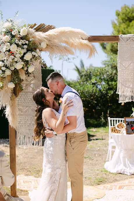 Boho seaside wedding with macrame and pampas grass | Charlotte & Conor