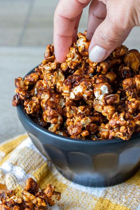 Vegan Caramel Popcorn