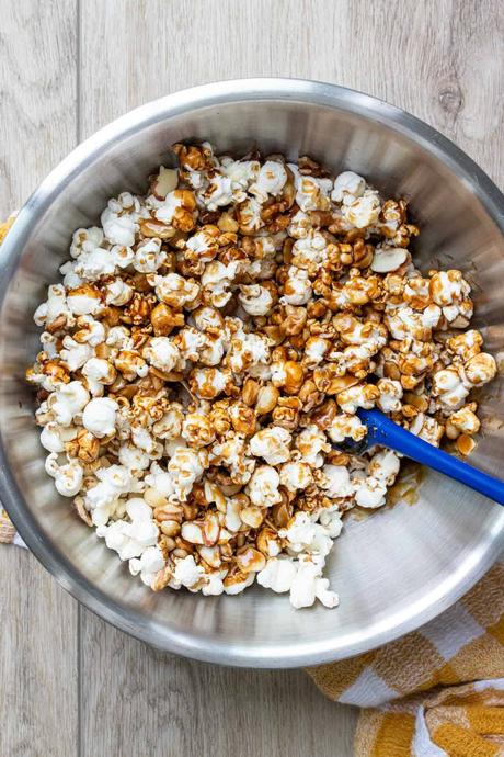 Vegan Caramel Popcorn