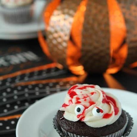 Halloween Mummy Cupcakes