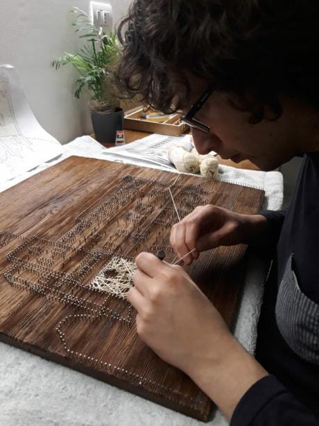 Castle string art: the weaving begins