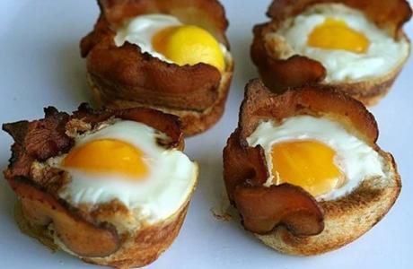 Bacon, egg and toast cups