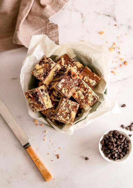 Chocolate chip and coconut cookie bark