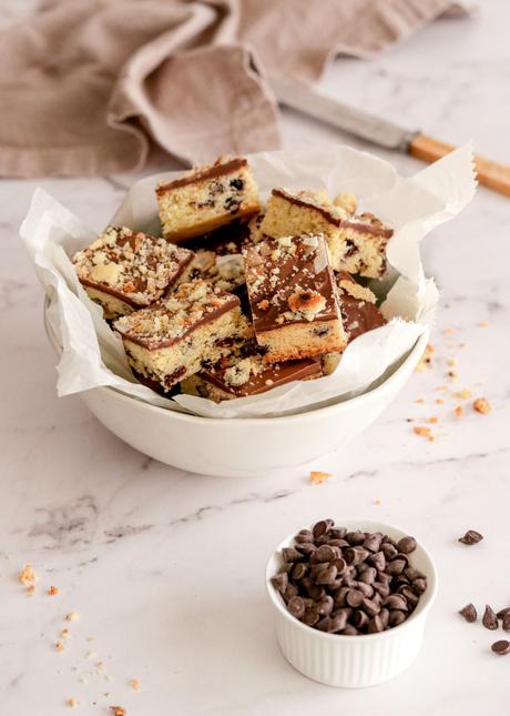 Chocolate chip and coconut cookie bark