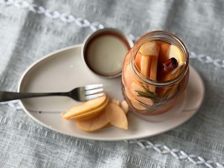 Pickled Apple Slices