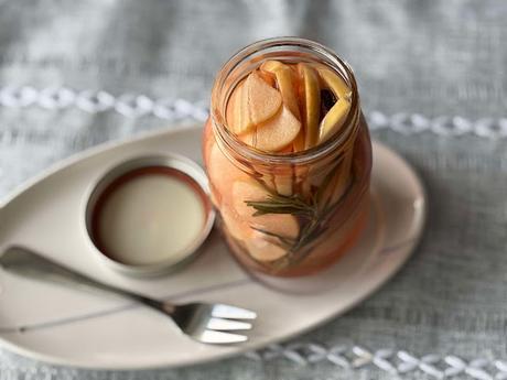 Pickled Apple Slices