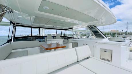 Aquila 50 Yacht Flybridge