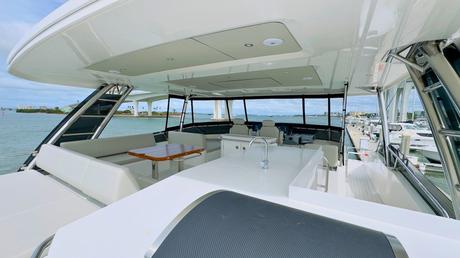 Flybridge starboard view