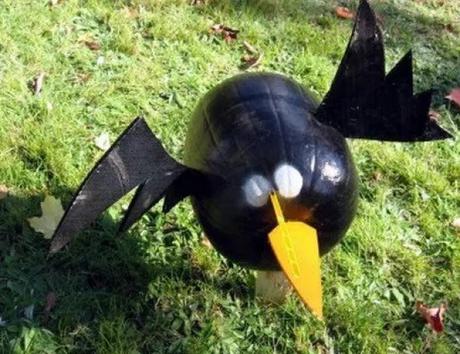 Pumpkin/Jack-o-lantern that looks a Blackbird