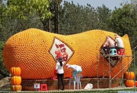 Peanut Art installation made of pumpkins