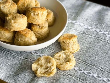 Easy 3-Ingredient Buttermilk Biscuits