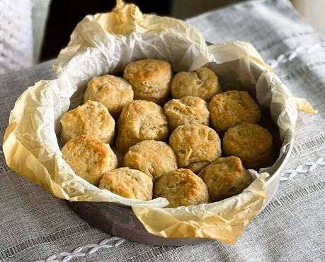 Easy 3-Ingredient Buttermilk Biscuits