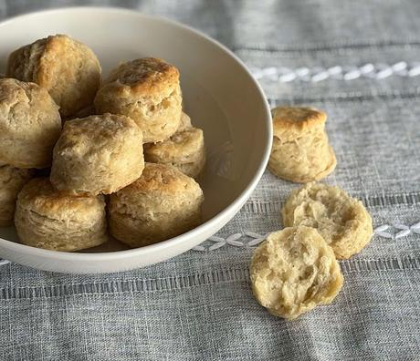 Easy 3-Ingredient Buttermilk Biscuits