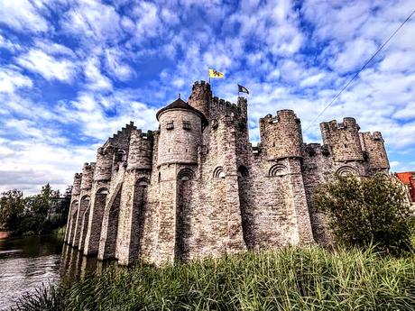 Ghent: Enchanting Taverns, Lekker Food & Flemish Castles...