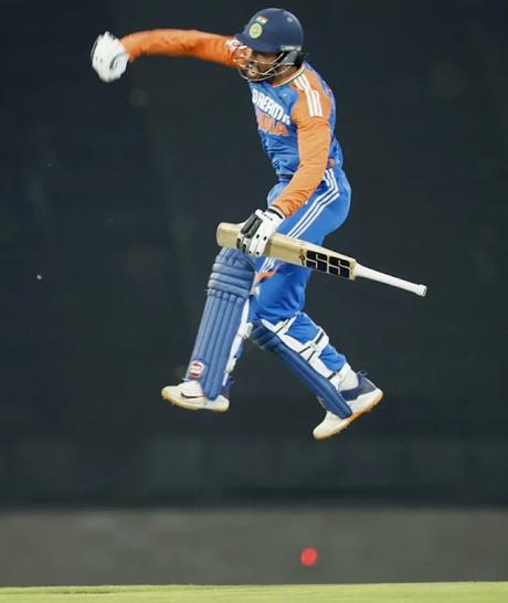 Leap in Exultation … .. .. .. and flying ants !! Leap in Exultation … .. .. .. and flying ants !!