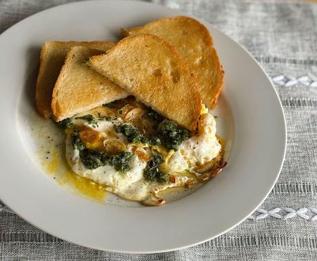 Heuvos con Ajos (Spanish Garlic Eggs)