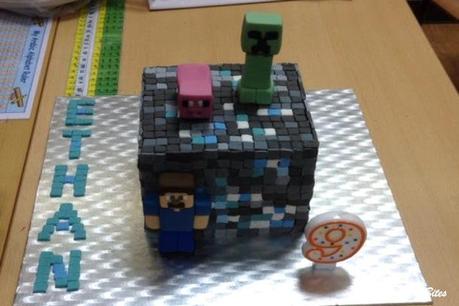 Minecraft Diamond Ore Cake - Paperblog