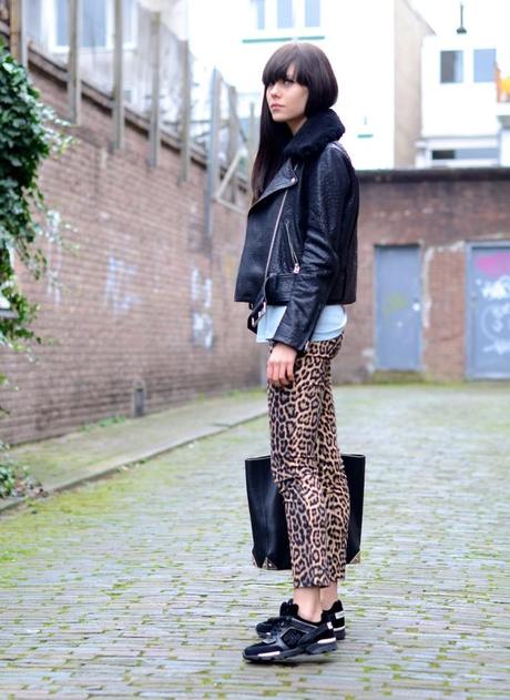 look outfit chanel trainers sneakers black velvet