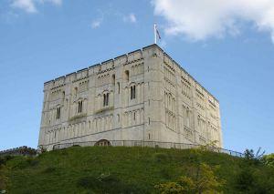 800px-Norwich_castle