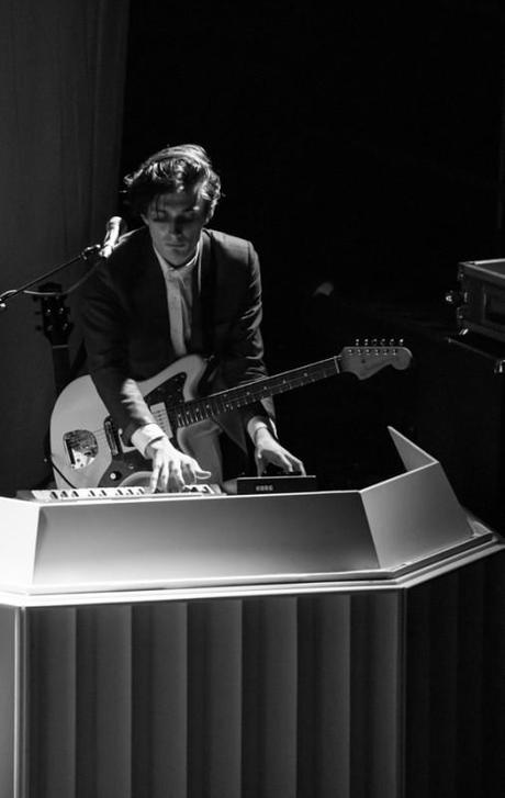 DSC 2931 506x800 METRONOMY HAD PEOPLE DANCING AT MUSIC HALL OF WILLIAMSBURG [PHOTOS]