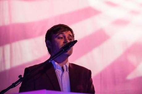 DSC 2486 620x412 METRONOMY HAD PEOPLE DANCING AT MUSIC HALL OF WILLIAMSBURG [PHOTOS]