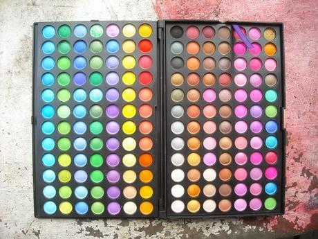 Review | Tmart’s 168-Color Eyeshadow Palette