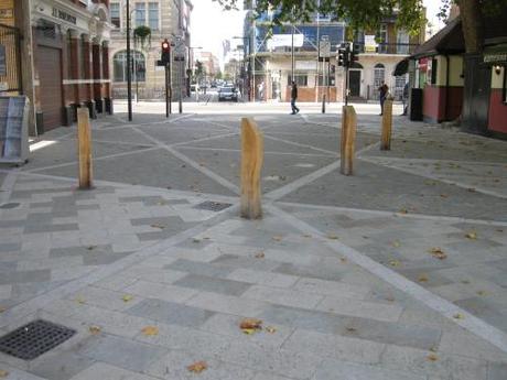 Flat Iron Square, Union Street, London - Bollards to allow Cycle movement
