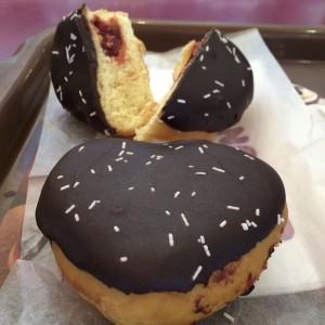 Dunkin_Donuts_Valentine_Heart_Chocolate15