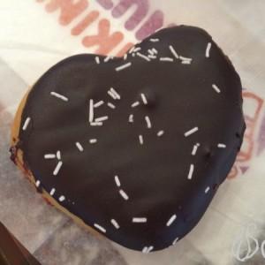 Dunkin_Donuts_Valentine_Heart_Chocolate12