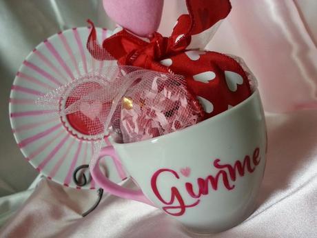 Valentine, DIY Valentine Cups, Hand lettering on cups, hand lettering, Lettering, fancy letters, fancy alphabets, Valentine gifts, Hand made Valentine's, calligraphy, brush lettering,