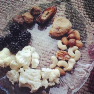 WIAW: Eat Yo Veggies Lots of good stuff on my snackplates.