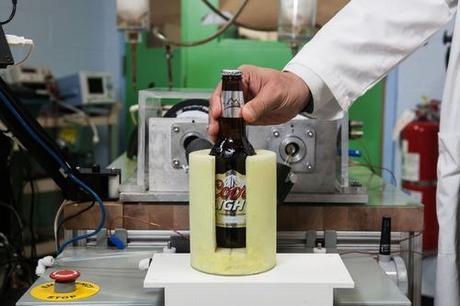 GE Labs researchers have succeeded in chilling beer with magnetic technology, a major revolution in home refrigeration.