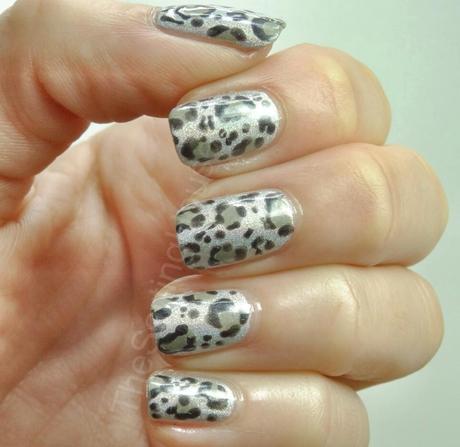 Holographic Grey Leopard Nail Art