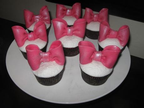 Girly cupcakes with bows