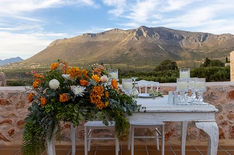 Modern wedding with a wonderful variety of blooms