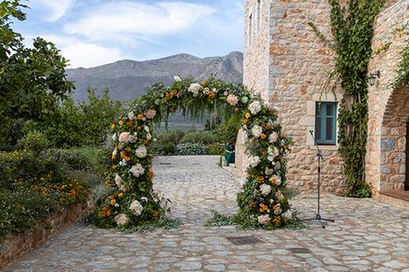 Modern wedding with a wonderful variety of blooms