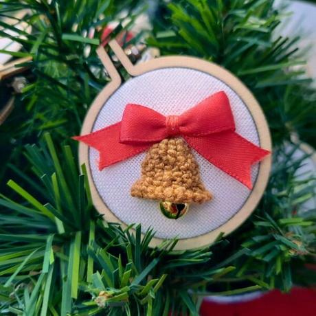 Embroidered Christmas ornaments: bell with a bow