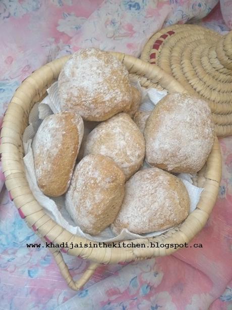 PAIN À LA FARINE DE BLÉ COMPLET / WHOLE WHEAT BREAD / PAN DE HARINA INTEGRAL / خبز دقيق القمح الكامل