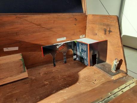 A Nativity diorama inside an antique steamer trunk (part 2, crafting the terrain) Testing the buildings' cardboard models for the Christmas nativity diorama inside the steamer trunk, with the new resin statues