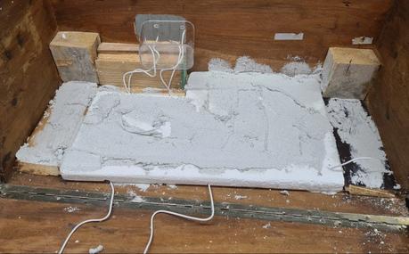 A Nativity diorama inside an antique steamer trunk (part 2, crafting the terrain) Making the landscape for our Christmas nativity diorama inside the steamer trunk: the cement coating