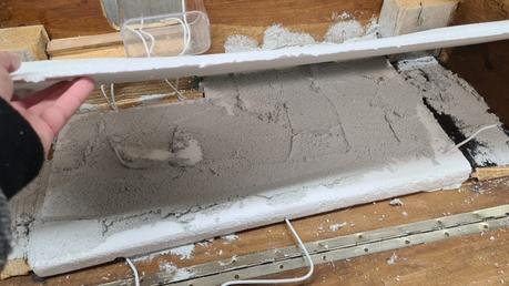 A Nativity diorama inside an antique steamer trunk (part 2, crafting the terrain) Making the landscape for our Christmas nativity diorama inside the steamer trunk: the cement coating