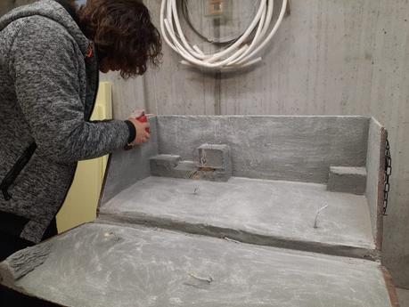 A Nativity diorama inside an antique steamer trunk (part 2, crafting the terrain) Making the landscape for our Christmas nativity diorama inside the steamer trunk: the cement coating