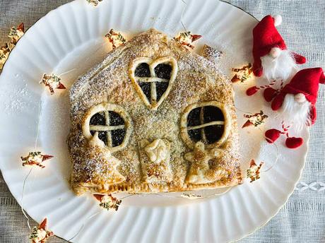 Gingerbread House Inspired Mince Tart