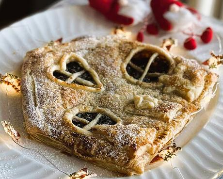 Gingerbread House Inspired Mince Tart