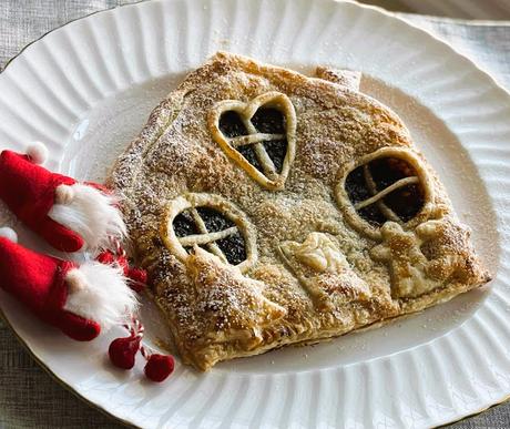 Gingerbread House Inspired Mince Tart